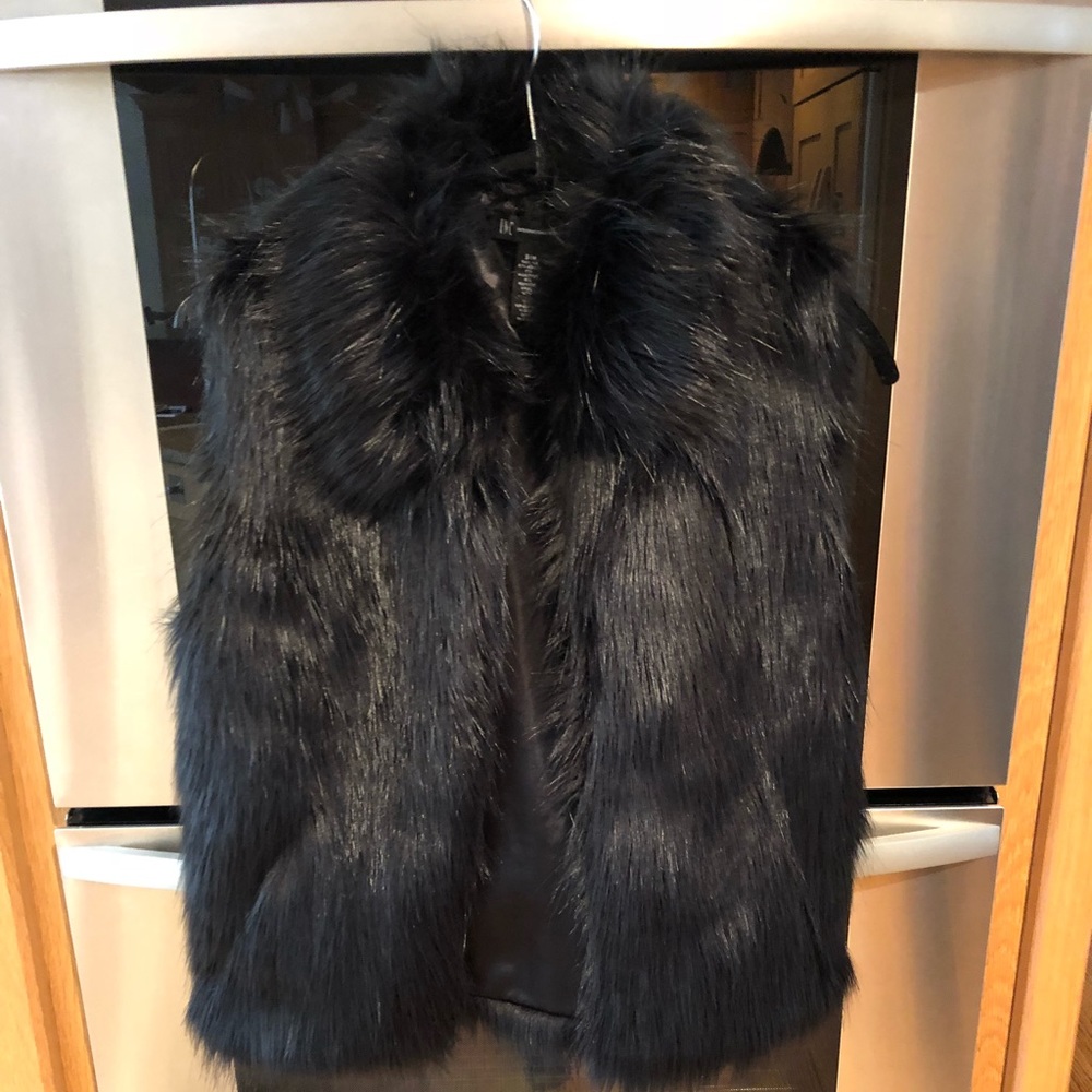 NWOT Black faux fur vest